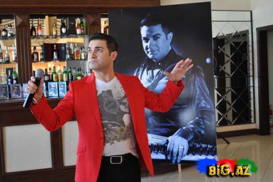 Rəşad İlyasov "Mənə əllərini ver" dedi... (Foto, Video)