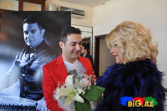 Rəşad İlyasov "Mənə əllərini ver" dedi... (Foto, Video)