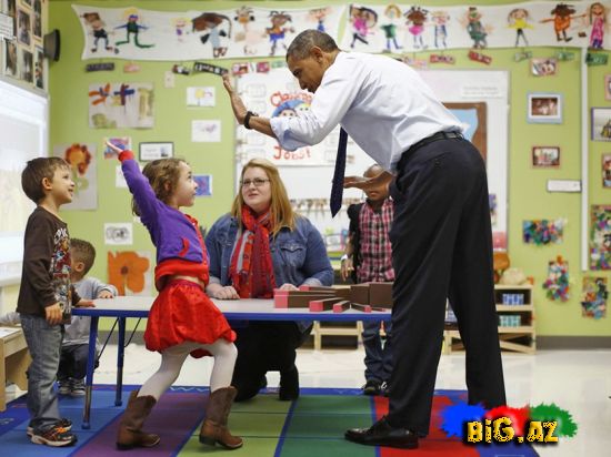 Barak Obama uşaq bağçasında (Fotolar)