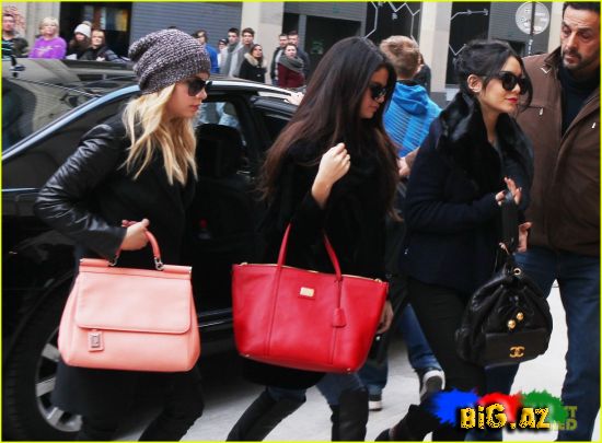 Vanessa Hudgens və Selena Gomes: 'Bahar Paris Naharı! (Fotolar)