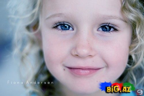 Balaca şirin qız rəhbər olarsa (Video)