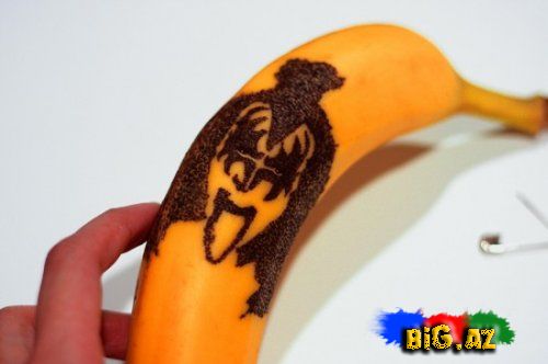 İstedadlı Tatu rəssam banan haqqında ünlü portret edir (Fotolar)