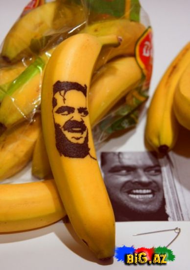 İstedadlı Tatu rəssam banan haqqında ünlü portret edir (Fotolar)
