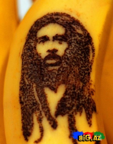 İstedadlı Tatu rəssam banan haqqında ünlü portret edir (Fotolar)