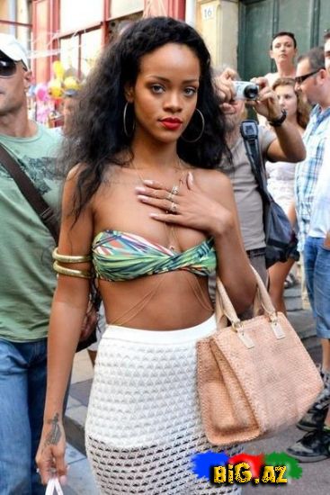 Rihannanın avanqard stili (Fotolar)
