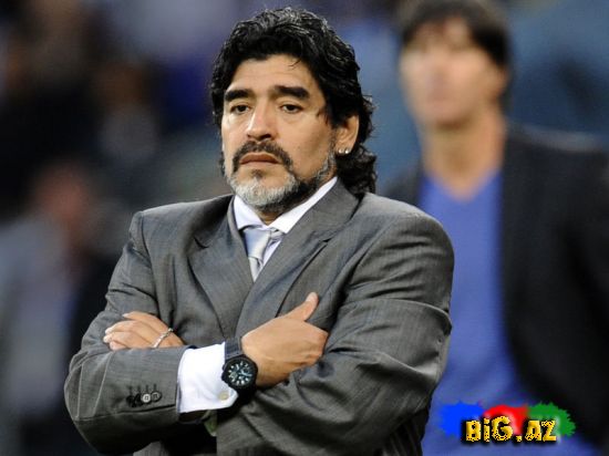Məşhur futbolçu Maradonanın qızını boşadı 