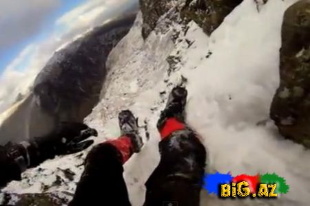Alpinist dağdan belə yıxıldı (Video)
