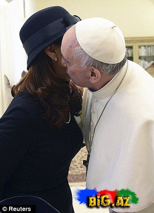 Məni heç vaxt həyatımda Papa öpməmişdi (Foto)