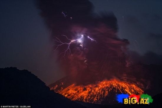Vulkan partlayışının möhtəşəm fotoları