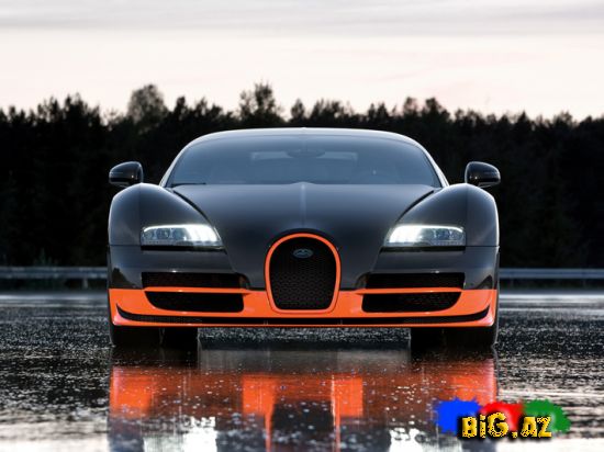 Bugatti Veyron devrildi (Foto)