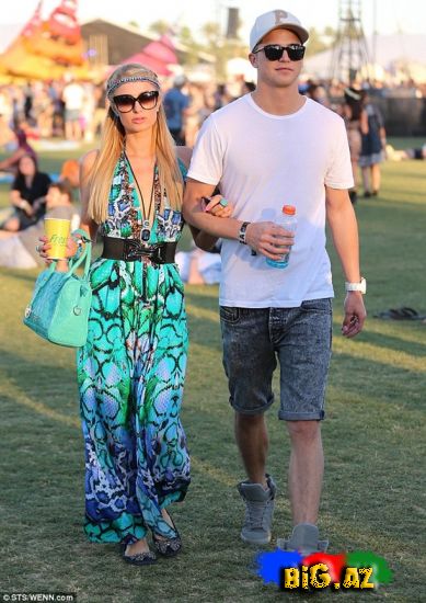 Paris Hilton Sevgilisilə Musiqi Festivalında (Fotolar)