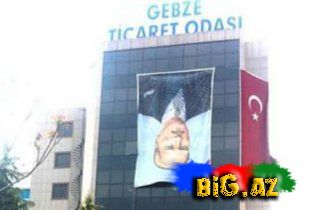 Türkiyədə qalmaqal: Atatürkün şəklini baş-ayaq asdılar(Foto)