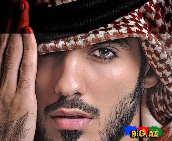 Yaraşıqlı olduğu üçün ölkədən qovulan oğlan (Fotolar)