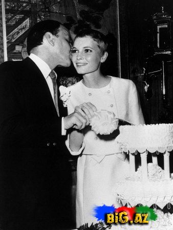 Arvadına boşanmaya razılıq verməsi üçün yalvardı... (Foto, Video)