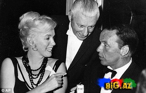 Arvadına boşanmaya razılıq verməsi üçün yalvardı... (Foto, Video)