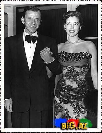 Arvadına boşanmaya razılıq verməsi üçün yalvardı... (Foto, Video)