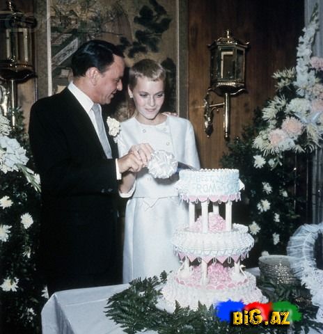 Arvadına boşanmaya razılıq verməsi üçün yalvardı... (Foto, Video)