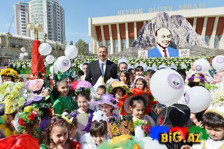 İlham Əliyev Bakıda Gül bayramında iştirak edib (Fotolar)
