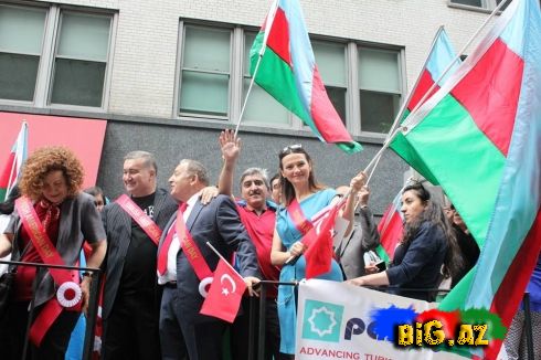 Qənirə Paşayeva Nyu Yorkda 32-ci Türk Günü yürüşünə qatılıb 