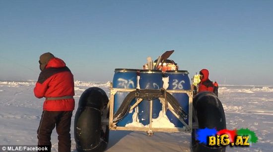 Dünyada ilk dəfə: maşınlarla buzlar arasında (Fotolar)