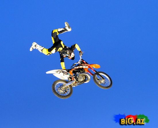 Bakıda möhtəşəm şou: Uçan motosikletlər - Red Bull X Fighters Jams (Fotolar)