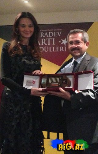 Qənirə Paşayevaya mükafat verildi (Foto)