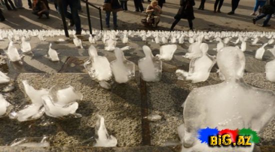Buz adamlardan heykəllər (Fotolar)