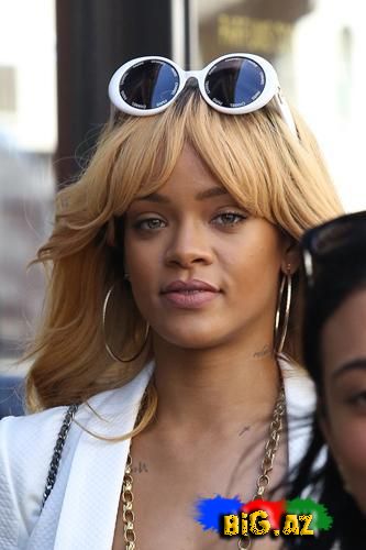 Rihanna indi də sarışın oldu (Fotolar)