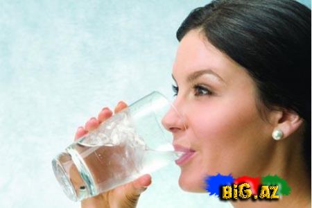 Saat neçədə nə içməliyik? (Həkim məsləhəti)