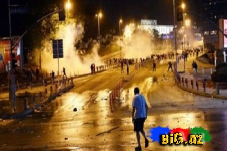 Polis Gezi Parkına girdi, Taksim meydanı boşaldılır (Video)