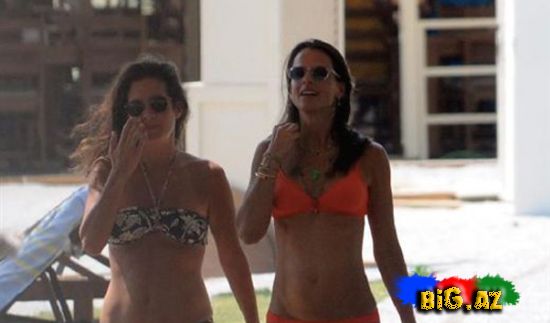 Edwına Sponza'nın Dəniz və Günəş Keyfindən - Fotolar