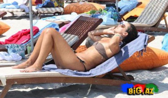 Edwına Sponza'nın Dəniz və Günəş Keyfindən - Fotolar