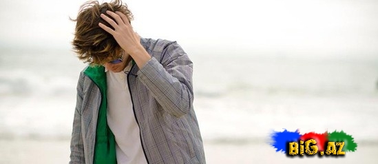 Kişilər sevdiyi qızdan ayrılanda ağlayırmı?