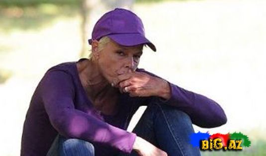 Məşhur aktrisa parkda bomuj həyatı sürür -Fotolar