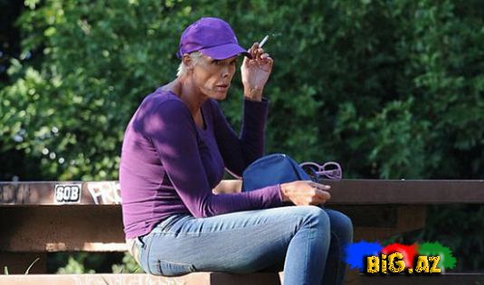 Məşhur aktrisa parkda bomuj həyatı sürür -Fotolar