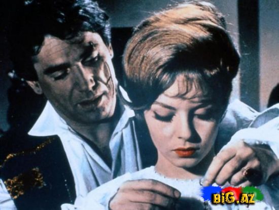 Sen demə əfsanəvi fransiz aktyoru Rober Osseyn azerbaycali imiş...