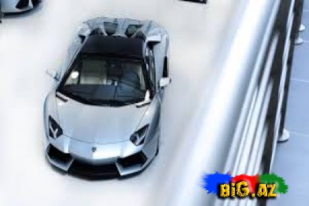 "Lamborghini Aventador" hərraca çıxarıldı - Video