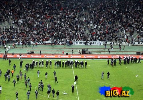 "Beşiktaş" "Qalatasaray" matçında qalmaqal - FOTO