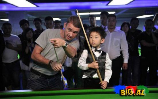 3 yaşlı bilyard "xəstəsi" FOTOLAR