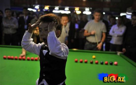 3 yaşlı bilyard "xəstəsi" FOTOLAR