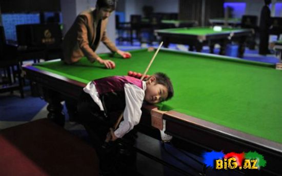 3 yaşlı bilyard "xəstəsi" FOTOLAR