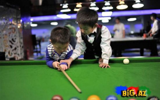 3 yaşlı bilyard "xəstəsi" FOTOLAR