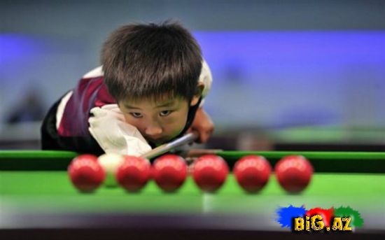 3 yaşlı bilyard "xəstəsi" FOTOLAR