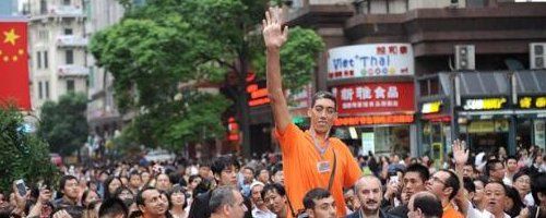 Dünyanın ən uzun adamı Çində -FOTO