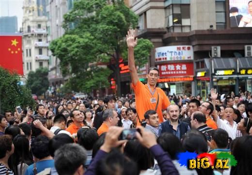 Dünyanın ən uzun adamı Çində (FOTO)