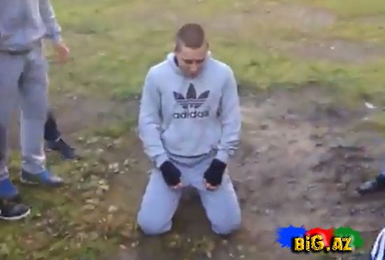 Azərbaycanlılar rus oğlana diz çökdürdü- VİDEO