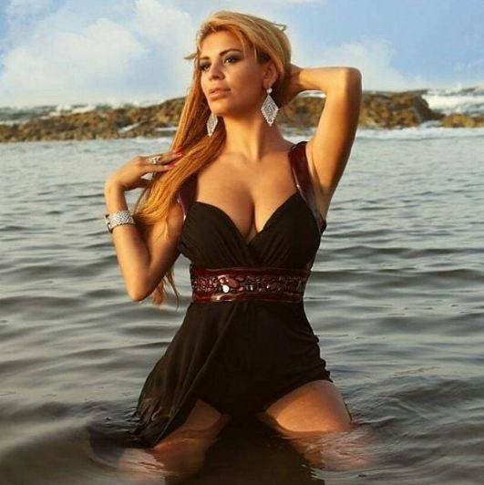 "1 milyona lüt" soyunan Afaq yenidən yarıçılpaq - FOTOLAR