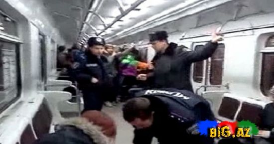 Metroda biabırçılıq VİDEO