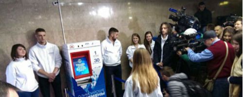 Moskva metrosunda qeyri-adi aksiya - VİDEO