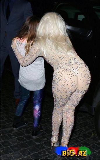 Ledi Qaqa tül geyimi ilə bədənini nümayiş etdirdi - FOTO